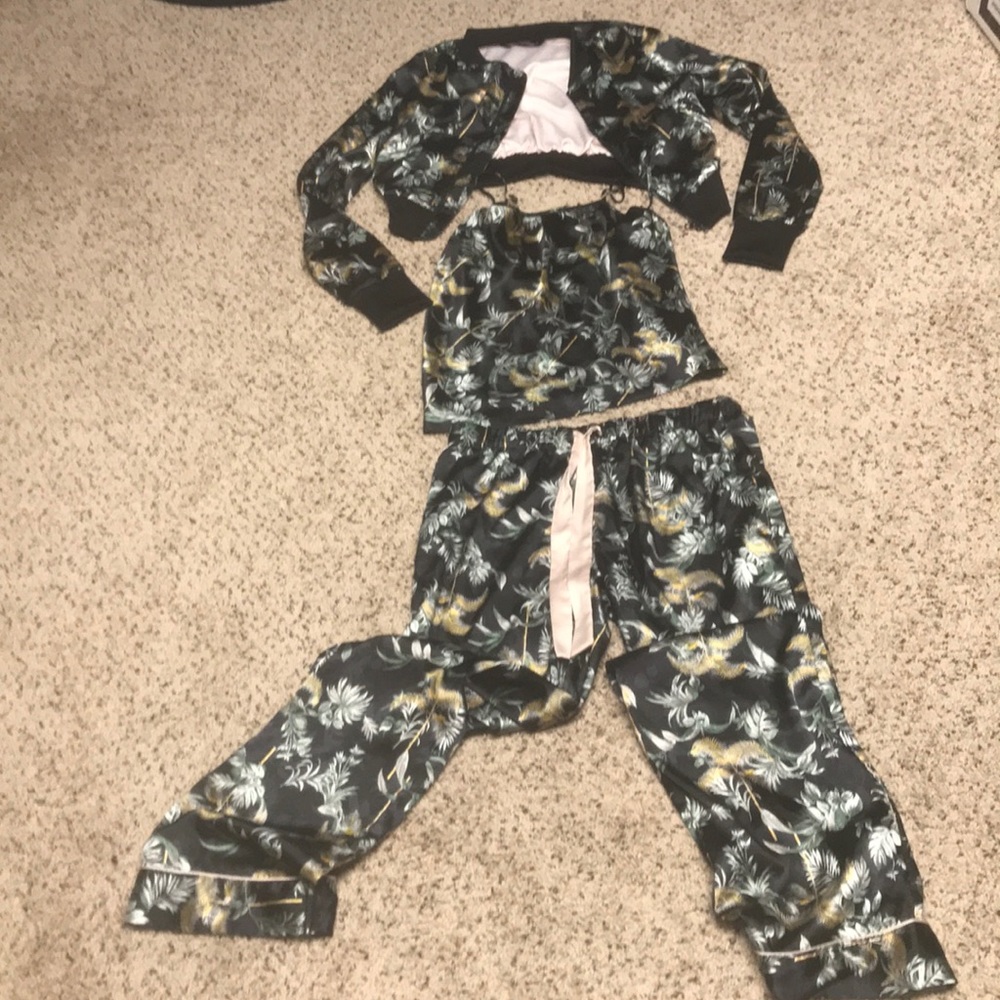 Victoria’s Secret 3 Piece Rare Tropical Satin PJ - Picture 5 of 7